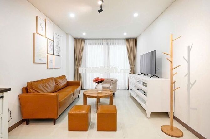 Sang HĐ thuê căn 3 PN Hà Đô Centrosa, tầng cao căn góc full nội thất