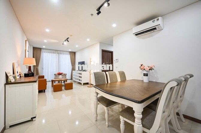 Sang HĐ thuê căn 3 PN Hà Đô Centrosa, tầng cao căn góc full nội thất
