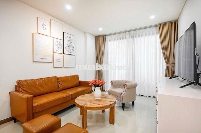 Sang HĐ thuê căn 3 PN Hà Đô Centrosa, tầng cao căn góc full nội thất