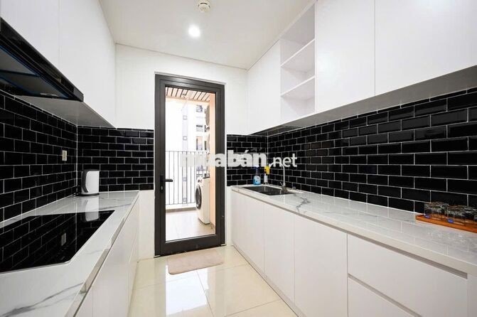 Sang HĐ thuê căn 3 PN Hà Đô Centrosa, tầng cao căn góc full nội thất