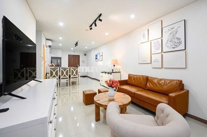 Sang HĐ thuê căn 3 PN Hà Đô Centrosa, tầng cao căn góc full nội thất