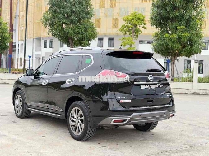 Nissan X-Trail 7 chỗ Xăng Tự động Đen