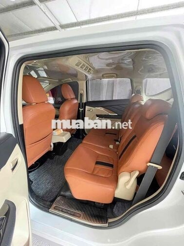 Mitsubishi Xpander 7 chỗ tự động trắng