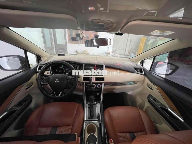 Mitsubishi Xpander 7 chỗ tự động trắng