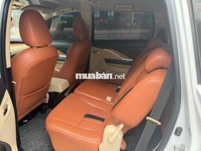 Mitsubishi Xpander 7 chỗ tự động trắng