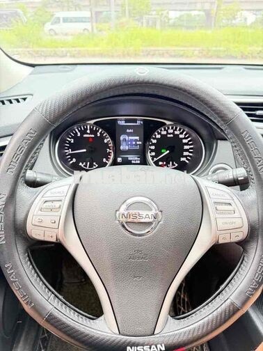Nissan X-Trail 7 chỗ Xăng Tự động Đen