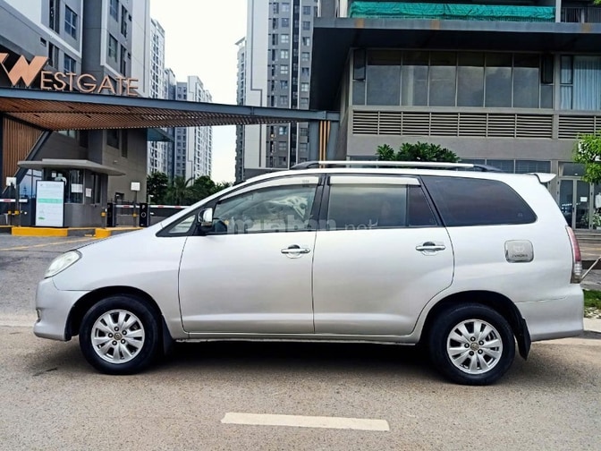 Bán rẻ TOYOTA INNOVA G 2010 độ full rất đẹp!
