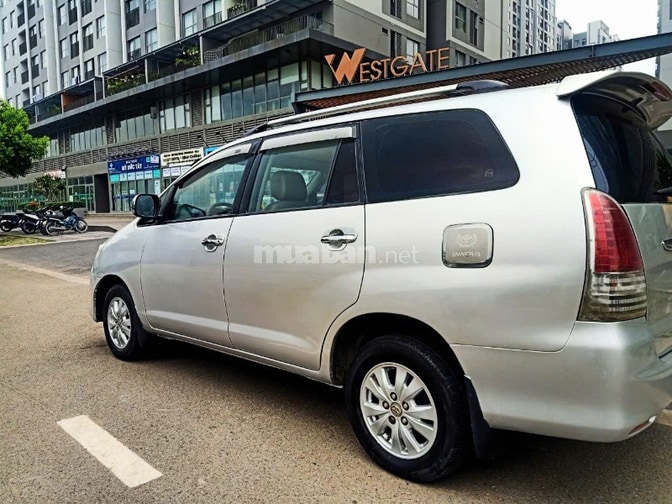Bán rẻ TOYOTA INNOVA G 2010 độ full rất đẹp!