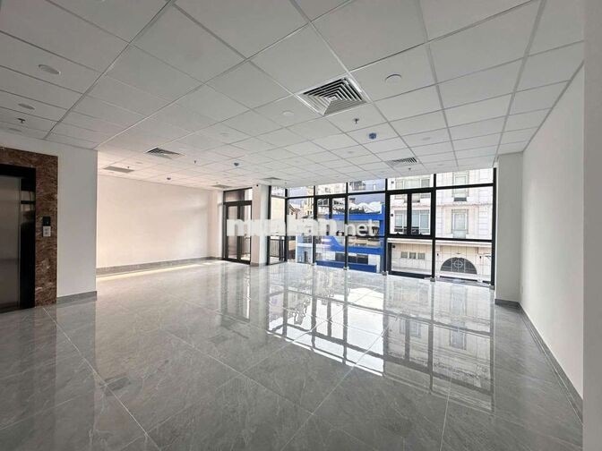 Cho thuê tòa nhà mặt tiền Trần Bình Trọng (10×24m), Quận 5