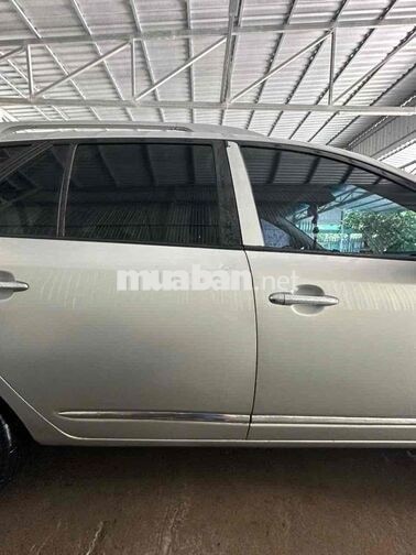 KIA Carens 2016 1.6 MT màu bạc