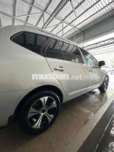 KIA Carens 2016 1.6 MT màu bạc