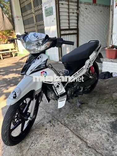 Yamaha Sirius Trắng đen