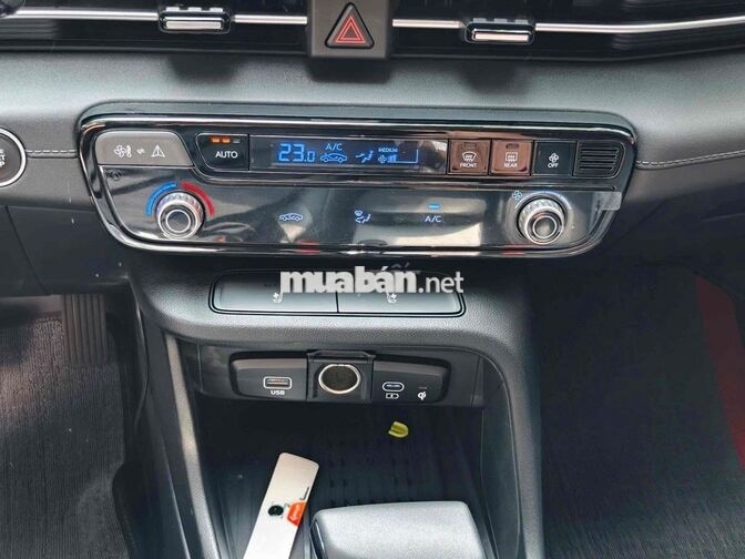 Hyundai Accent 1.5AT Cao Cấp màu đỏ