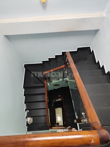 NHÀ 3 LẦU HXH GẦN SÔNG VÀM THUẬT THÔNG RA TX 52