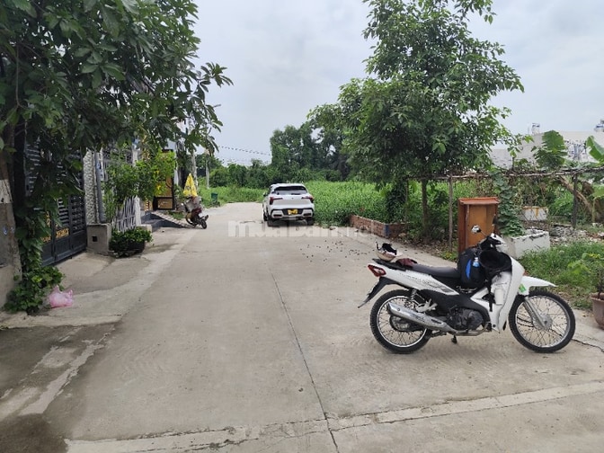 NHÀ 3 LẦU HXH GẦN SÔNG VÀM THUẬT THÔNG RA TX 52