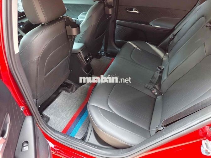 Hyundai Accent 1.5AT Cao Cấp màu đỏ