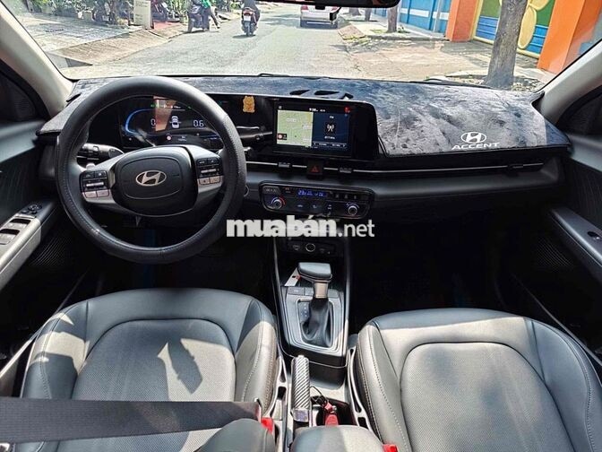 Hyundai Accent 1.5AT Cao Cấp màu đỏ