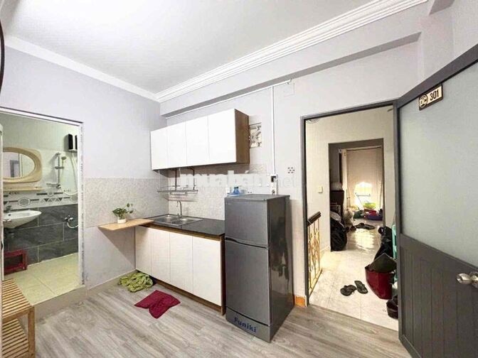 CĂN 1 PHÒNG NGỦ BẾP RIÊNG CỬA SỔ TRỜI 50m2 MGAY CÔNG TRƯỜNG DÂN CHỦ