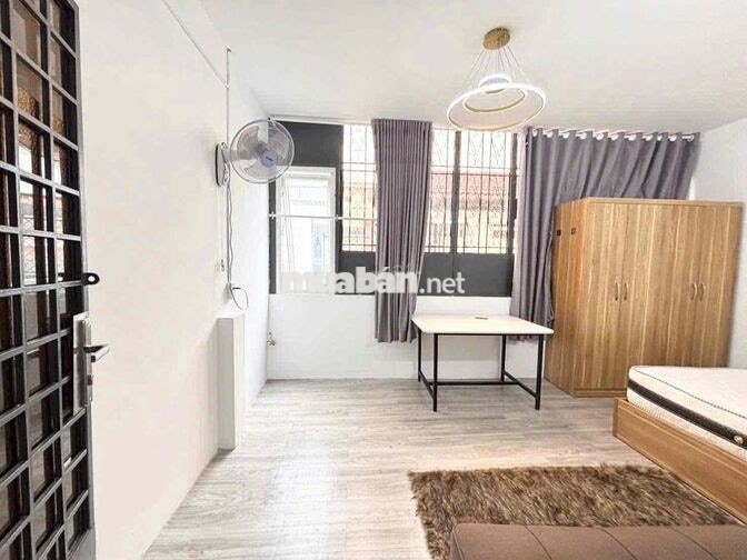 CĂN 1 PHÒNG NGỦ BẾP RIÊNG CỬA SỔ TRỜI 50m2 MGAY CÔNG TRƯỜNG DÂN CHỦ