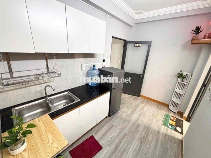 CĂN 1 PHÒNG NGỦ BẾP RIÊNG CỬA SỔ TRỜI 50m2 MGAY CÔNG TRƯỜNG DÂN CHỦ