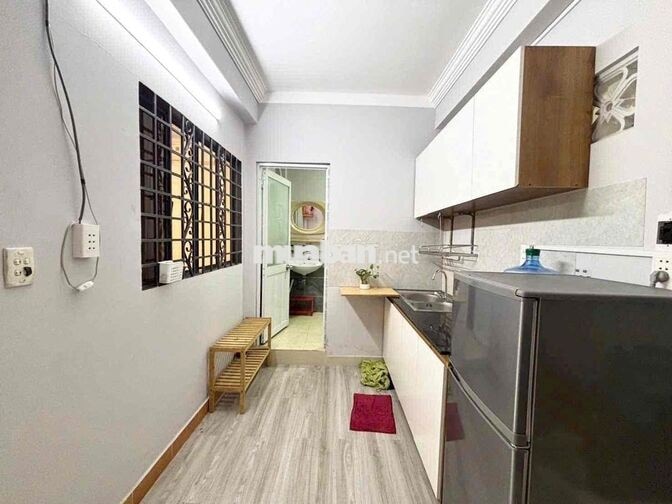 CĂN 1 PHÒNG NGỦ BẾP RIÊNG CỬA SỔ TRỜI 50m2 MGAY CÔNG TRƯỜNG DÂN CHỦ