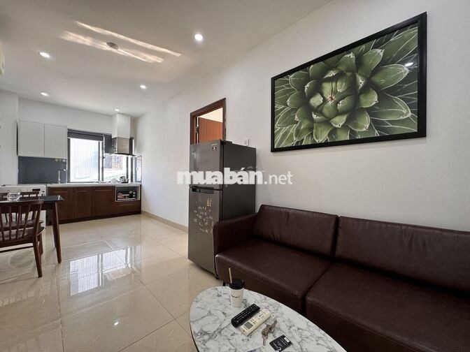 Cho thuê căn hộ 1 phòng ngủ 50m2, ban công lớn, cách biển Mỹ Khê 700m