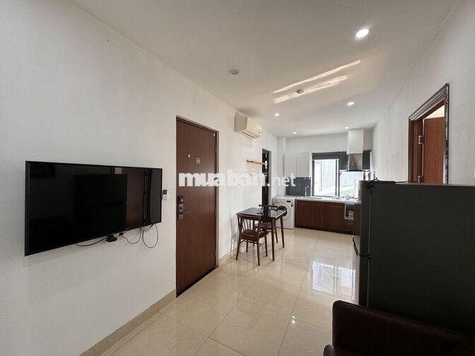 Cho thuê căn hộ 1 phòng ngủ 50m2, ban công lớn, cách biển Mỹ Khê 700m