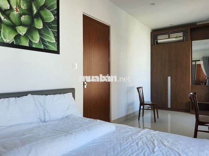Cho thuê căn hộ 1 phòng ngủ 50m2, ban công lớn, cách biển Mỹ Khê 700m