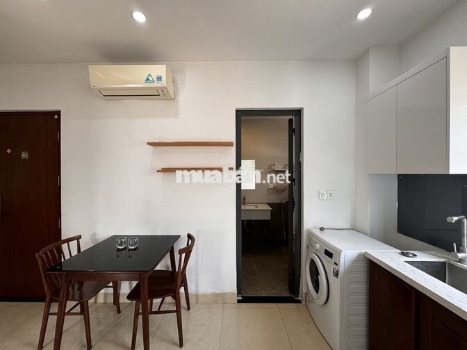 Cho thuê căn hộ 1 phòng ngủ 50m2, ban công lớn, cách biển Mỹ Khê 700m