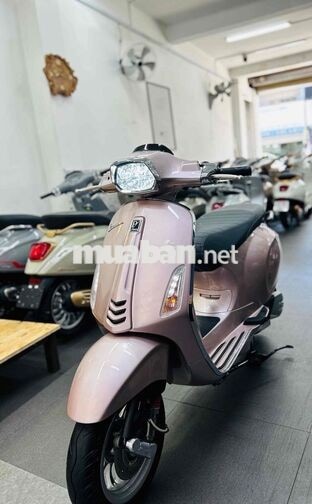 Piaggio Sprint 2017 màu hồng