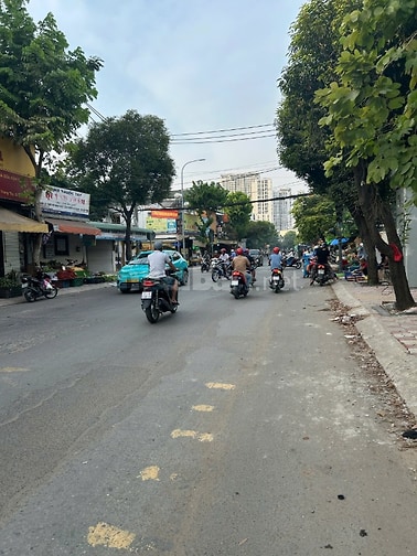 NHÀ 5 X 21M, XÂY 1 TRỆT + 3 LẦU, CẠNH LÊ VĂN THỊNH - BÁN 9.5 TỶ.