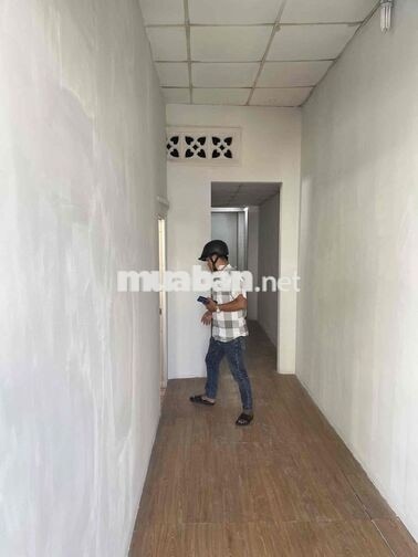 Cho thuê nhà 4.5x17m, 1 lầu, 3pn, HXH, sát S. Hành, Trường Chinh, Q12