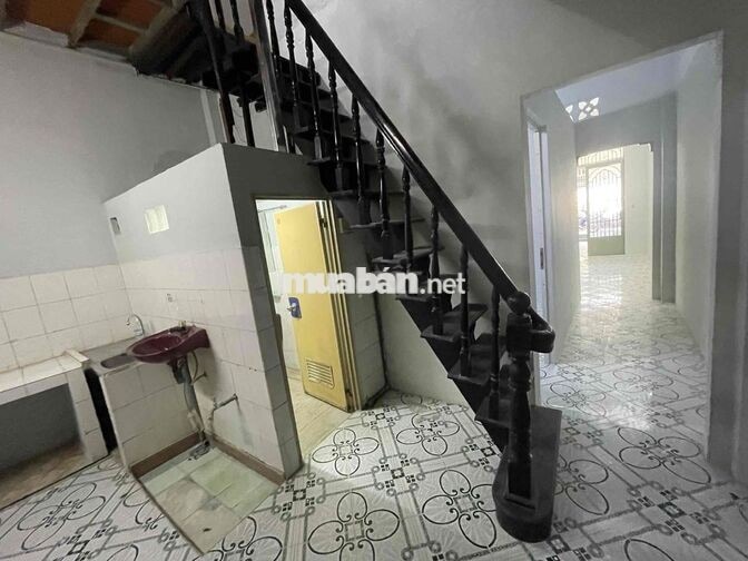 Cho thuê nhà 4.5x17m, 1 lầu, 3pn, HXH, sát S. Hành, Trường Chinh, Q12
