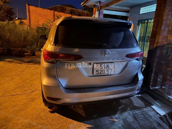 Cần bán gấp Toyota Fortuner gia đình