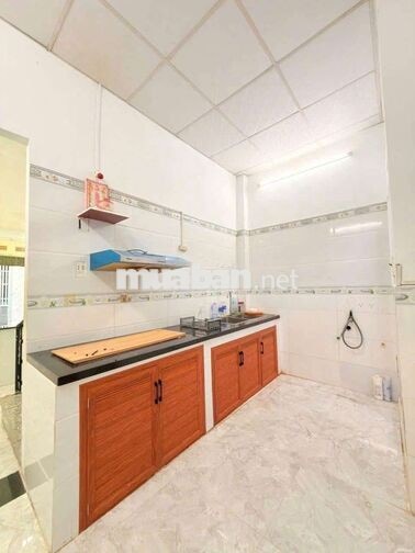 Cho thuê nhà đường Quốc Lộ 50 DT.4m×12m } 1 Lầu 2 Phòng 2 toilet.
