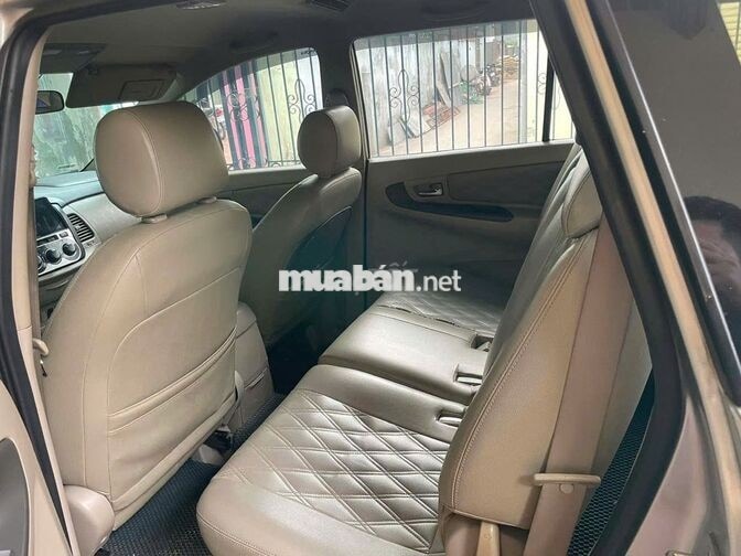 Toyota Innova 2.0E 2014 Số sàn Bạc