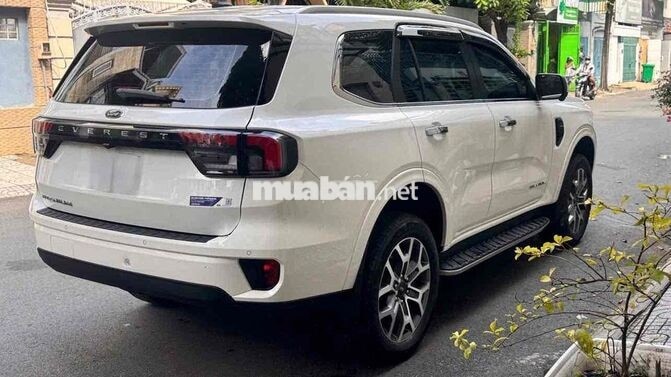 Everest 2024 Xuất Hoá Đơn Xe Bán Tại Hãng Ford