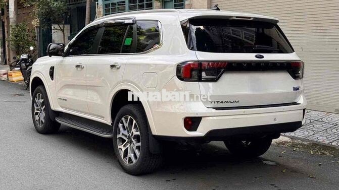 Everest 2024 Xuất Hoá Đơn Xe Bán Tại Hãng Ford