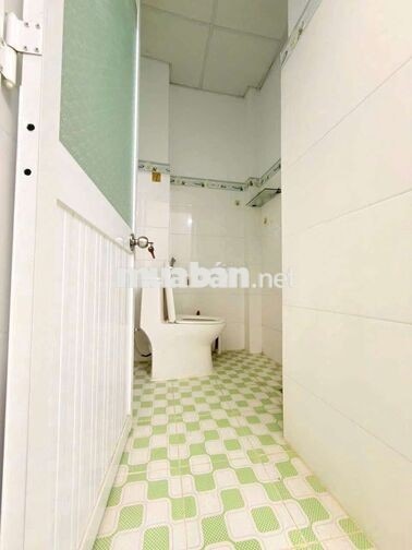 Cho thuê nhà đường Quốc Lộ 50 DT.4m×12m } 1 Lầu 2 Phòng 2 toilet.
