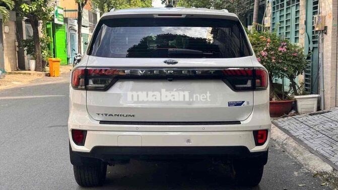 Everest 2024 Xuất Hoá Đơn Xe Bán Tại Hãng Ford