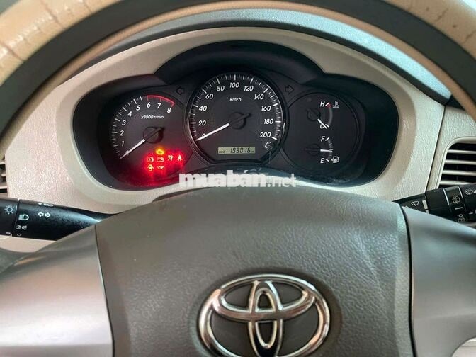 Toyota Innova 2.0E 2014 Số sàn Bạc