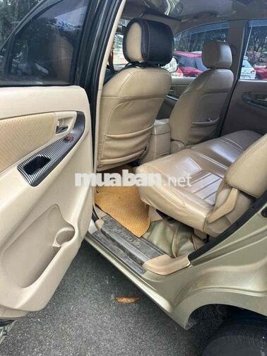 Toyota Innova 7 chỗ số sàn xăng bạc