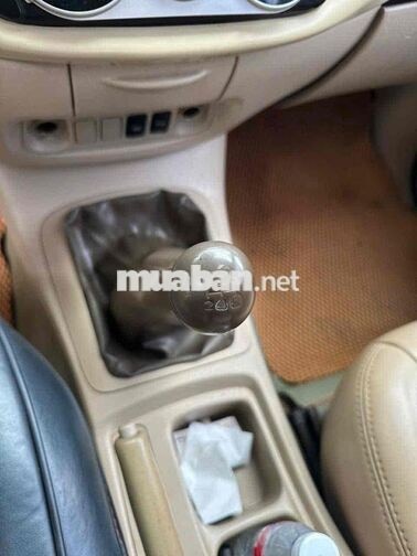 Toyota Innova 7 chỗ số sàn xăng bạc