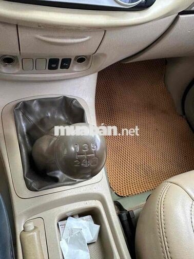 Toyota Innova 7 chỗ số sàn xăng bạc