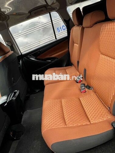 Toyota Innova số sàn Đồng ánh kim