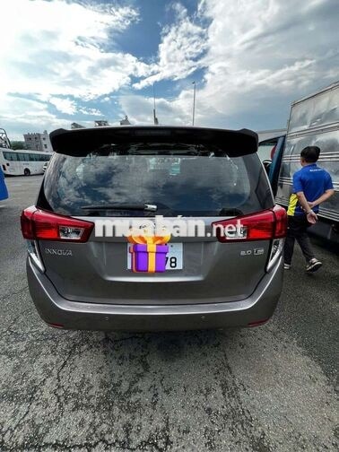 Toyota Innova số sàn Đồng ánh kim