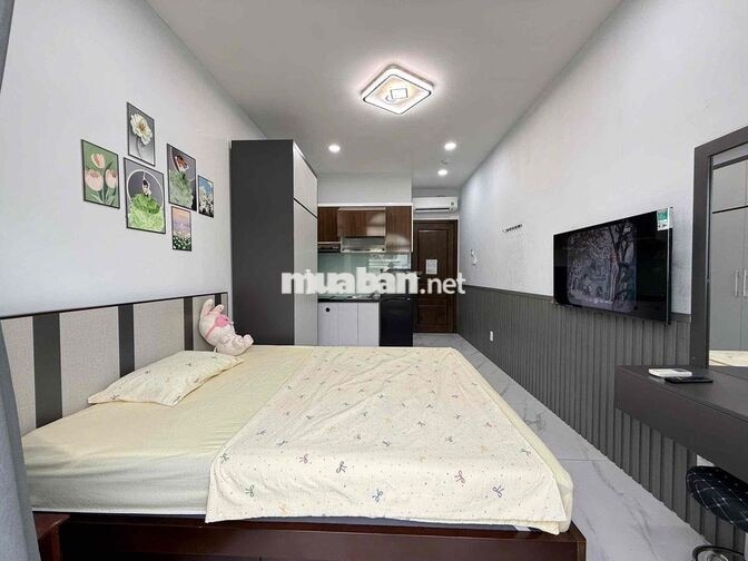 Phòng ngủ có ban công ngay trung tâm Q7, có thang máy, máy hút mùi