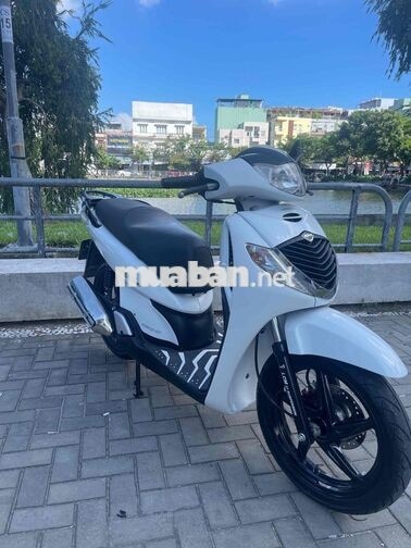 Honda SH 125i nhập ý màu trắng