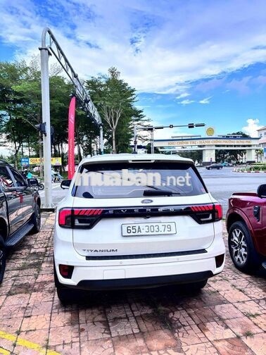 Ford Everest 2024 2.0 Titanium 4x2 Trắng