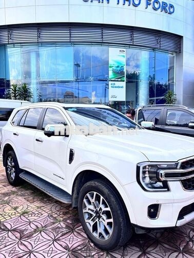 Ford Everest 2024 2.0 Titanium 4x2 Trắng